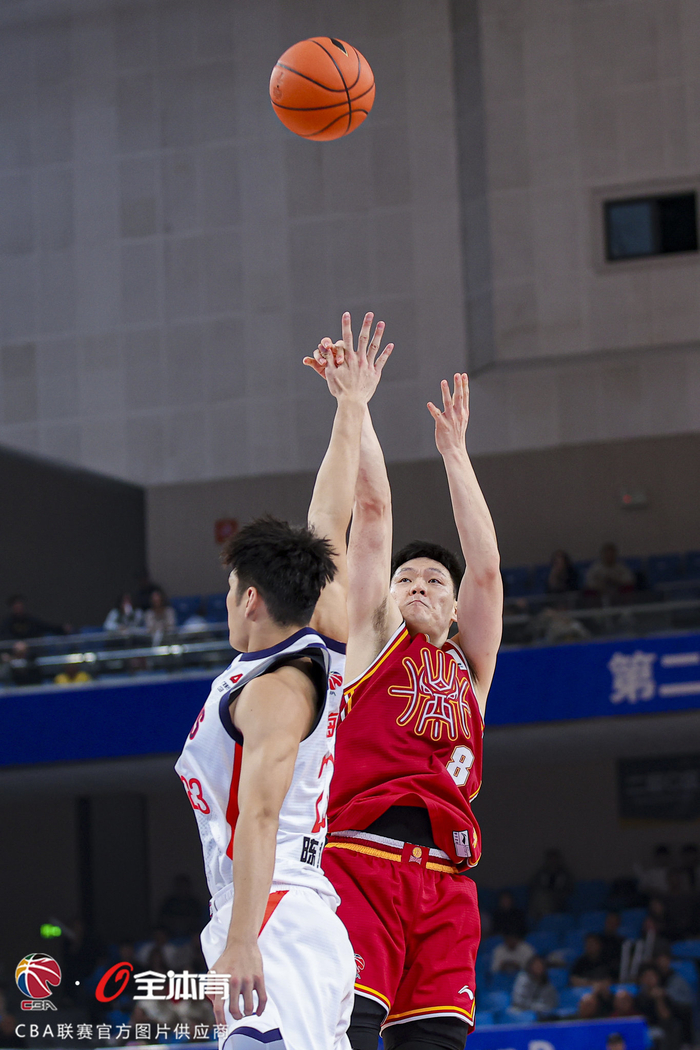 拿球-曝山东男篮接触大外援